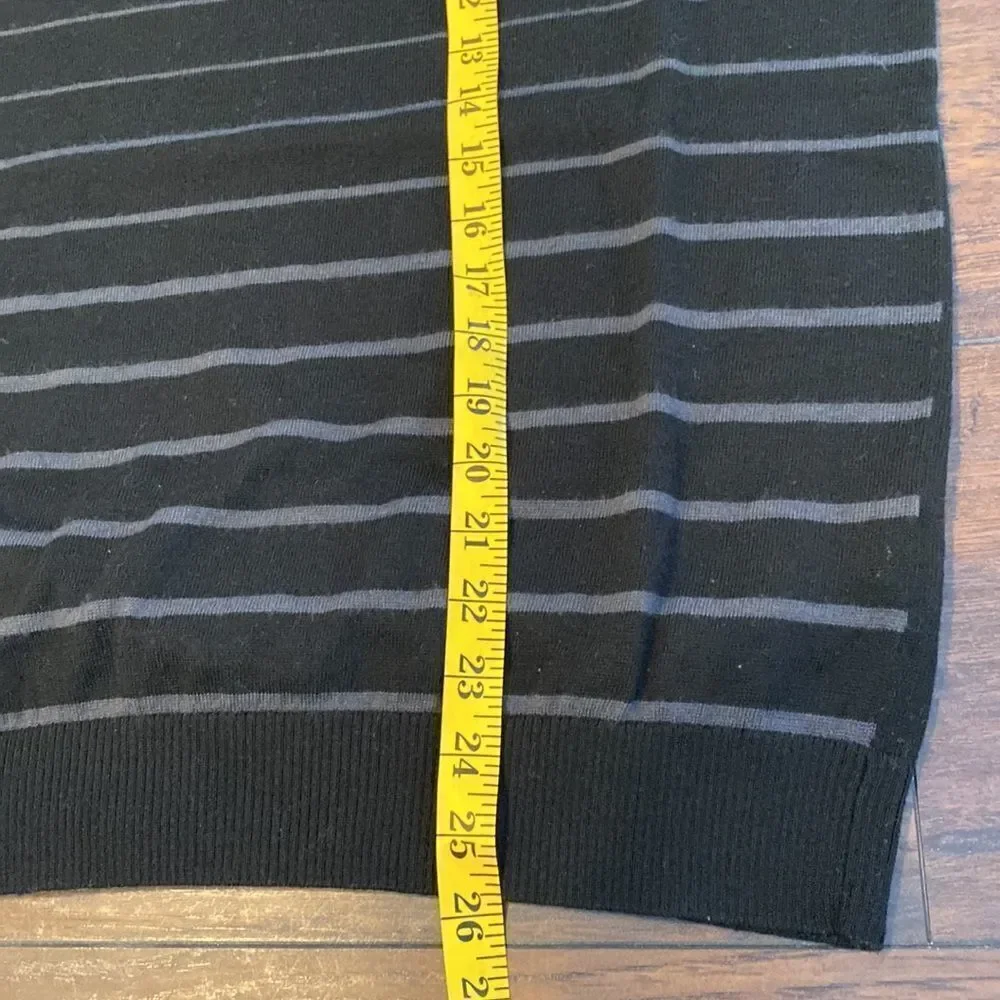 nike v neck golf merino wool blend black striped sweater size L swoosh on sleeve